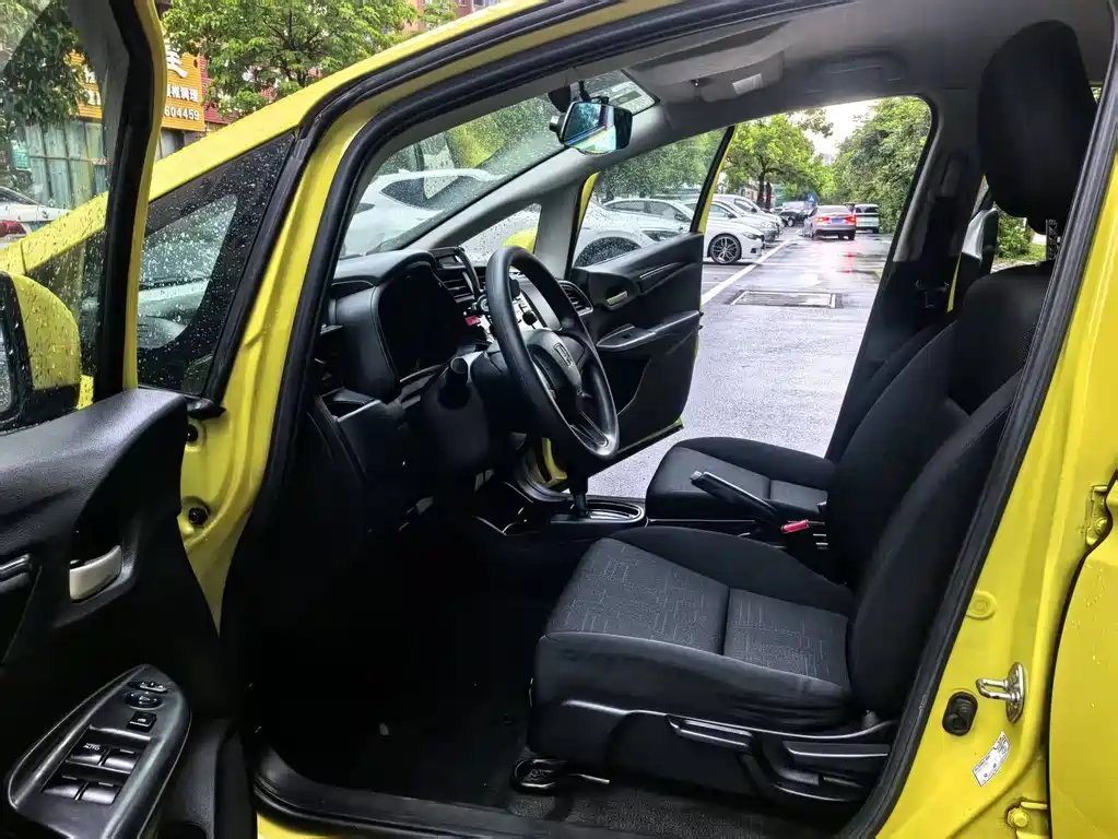 Honda Fit — миниатюра 6