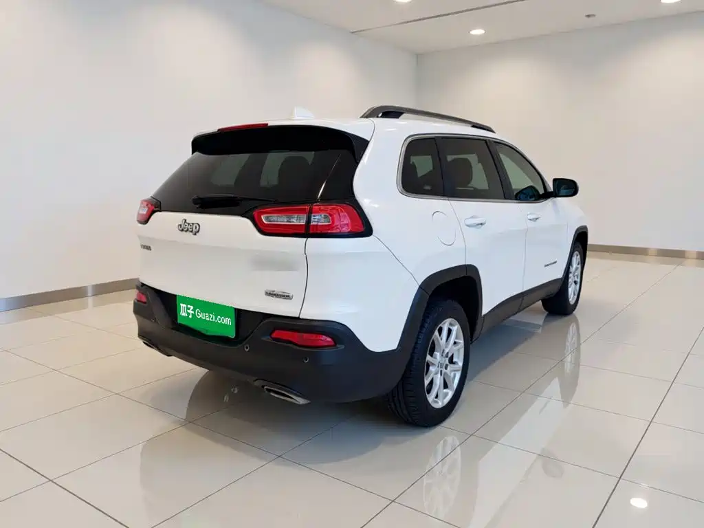 Jeep Cherokee — миниатюра 6
