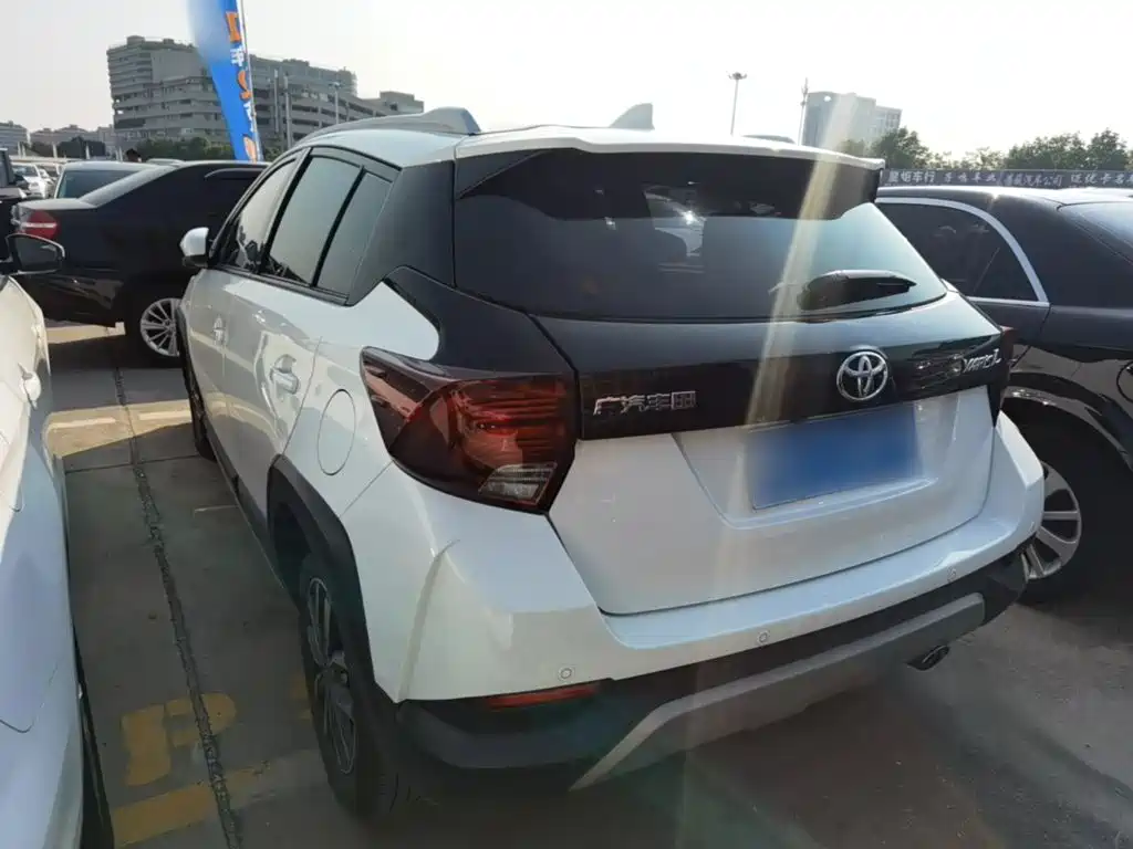 Toyota Yaris L — миниатюра 5