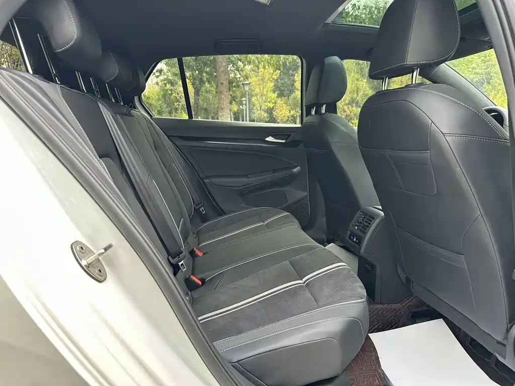 Volkswagen Golf — миниатюра 18