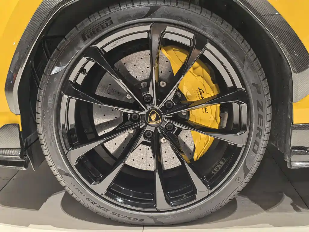 Lamborghini Urus — миниатюра 17