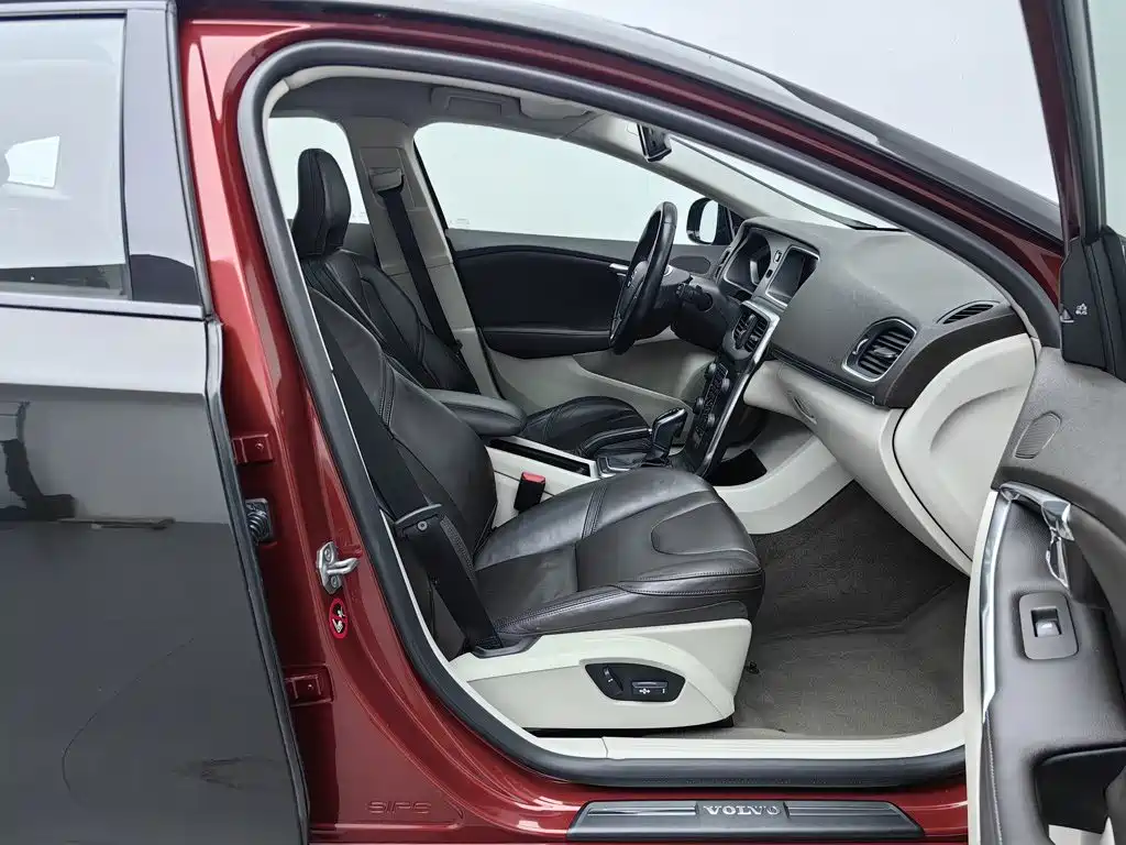 Volvo V40 — миниатюра 23