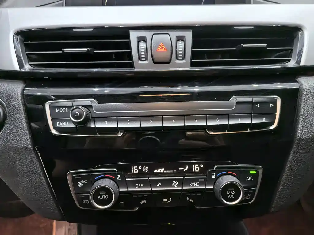 BMW X1 — миниатюра 11