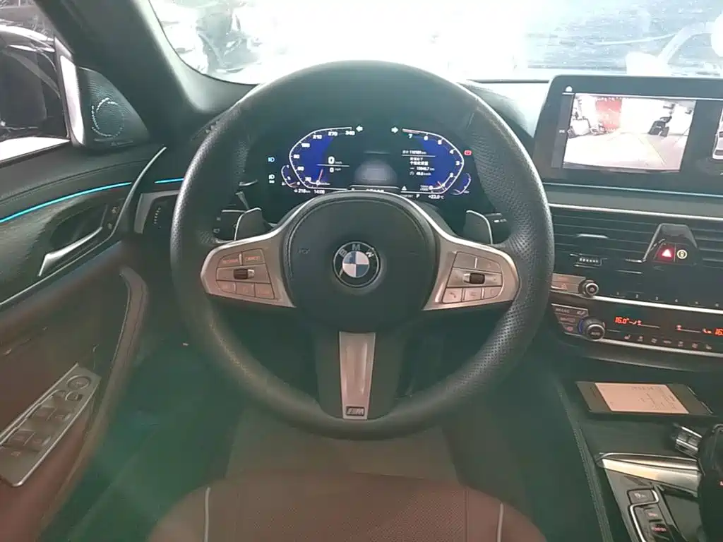 BMW 5 Series — миниатюра 11