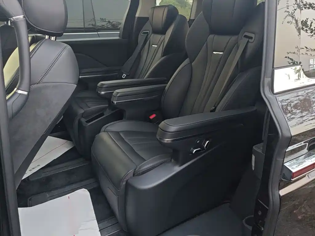 Hongqi Hongqi HQ9 PHEV — миниатюра 17