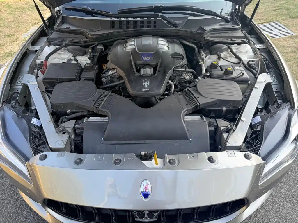 Maserati Quattroporte — миниатюра 17