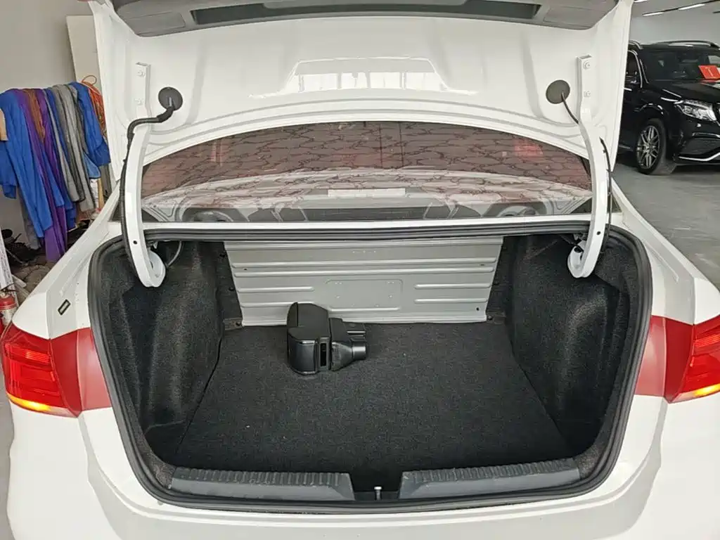 Volkswagen Santana — миниатюра 19