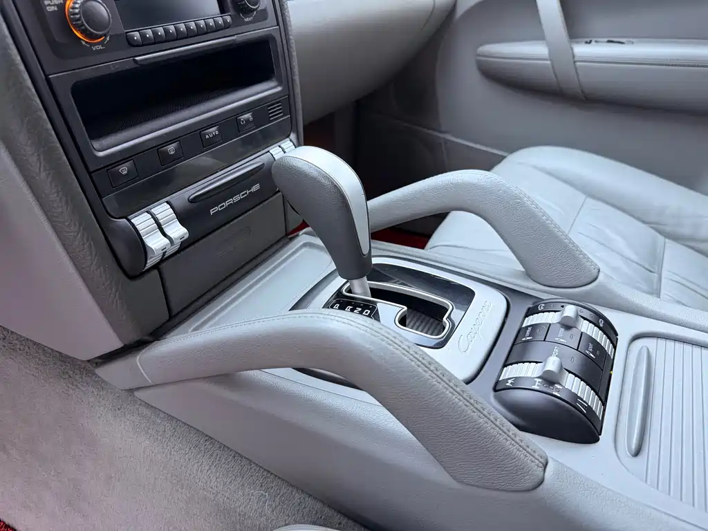 Porsche Cayenne — миниатюра 25