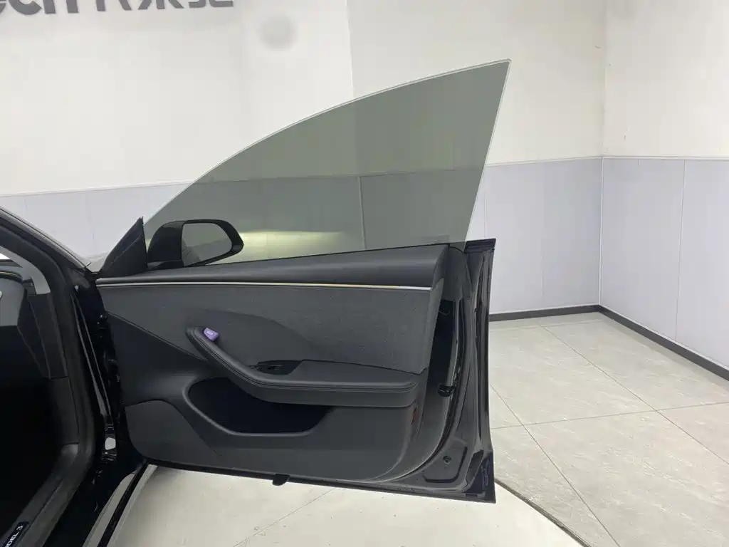 Tesla Model 3 — миниатюра 25