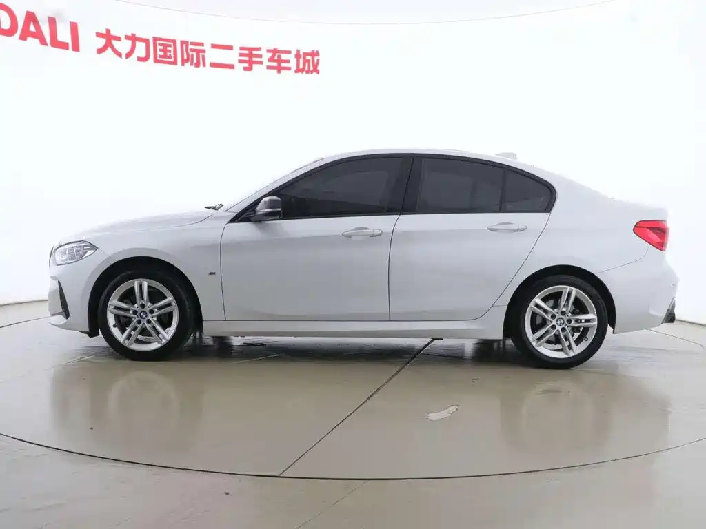 BMW  1 SERIES