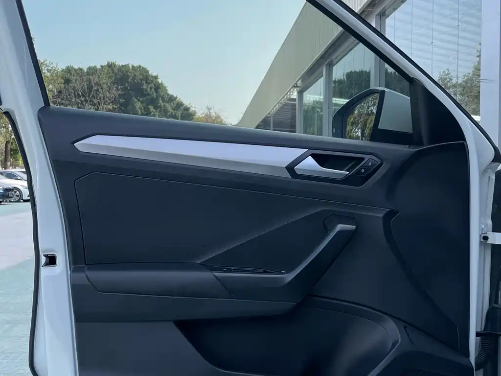 VOLKSWAGEN T ROC EXPLORING SONGS