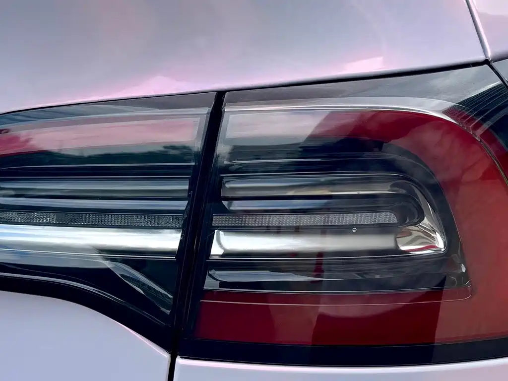 Tesla Model Y — миниатюра 21