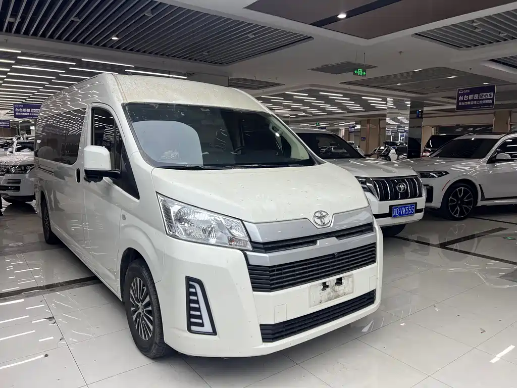Toyota Hiace — миниатюра 3