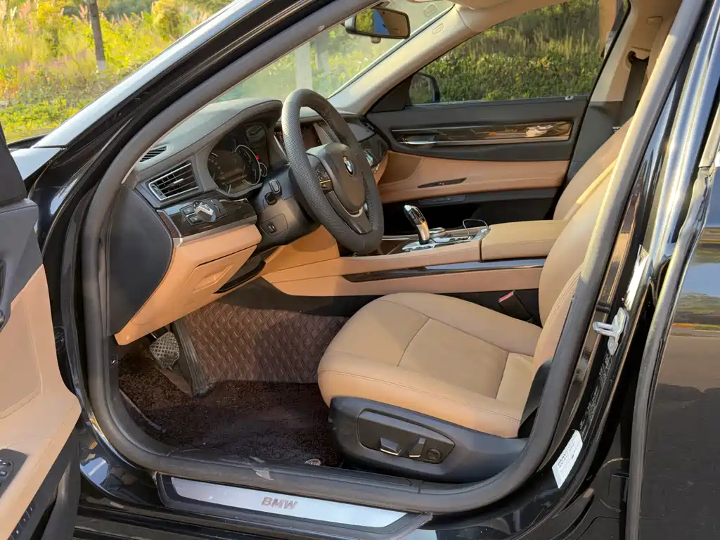 BMW 7 Series — миниатюра 4
