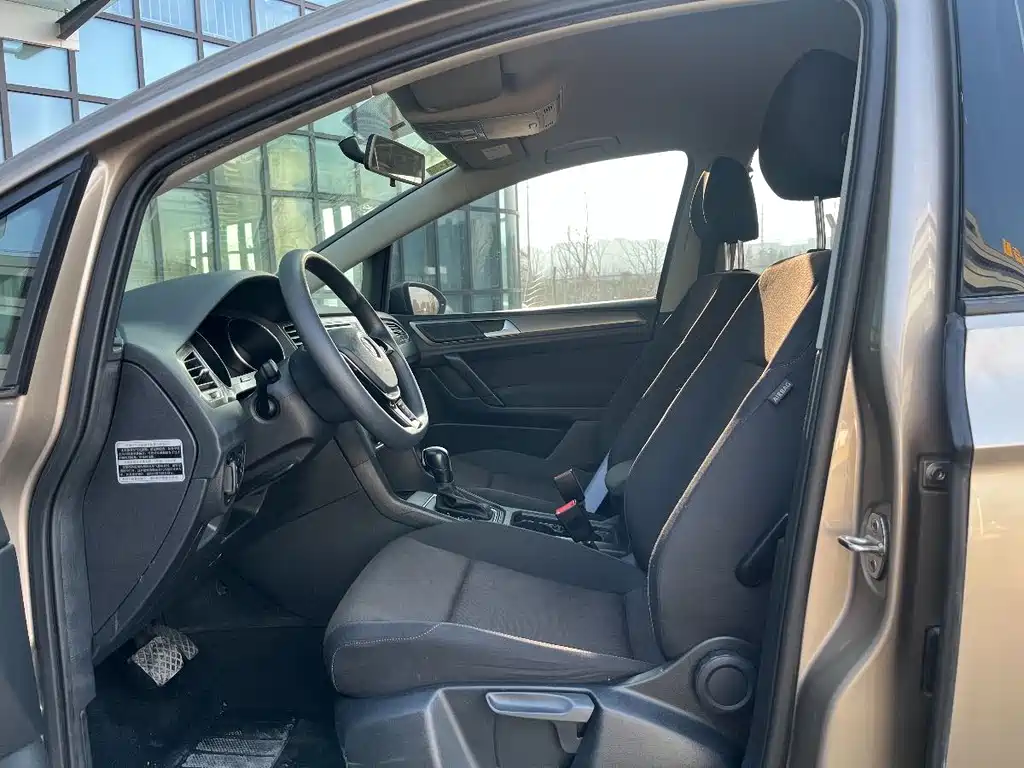 VOLKSWAGEN GOLF*JIAYU