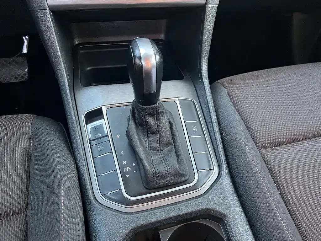 VOLKSWAGEN GOLF*JIAYU