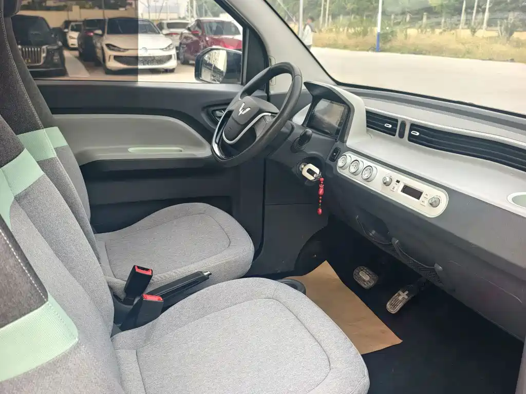 Wuling MINIEV — миниатюра 8