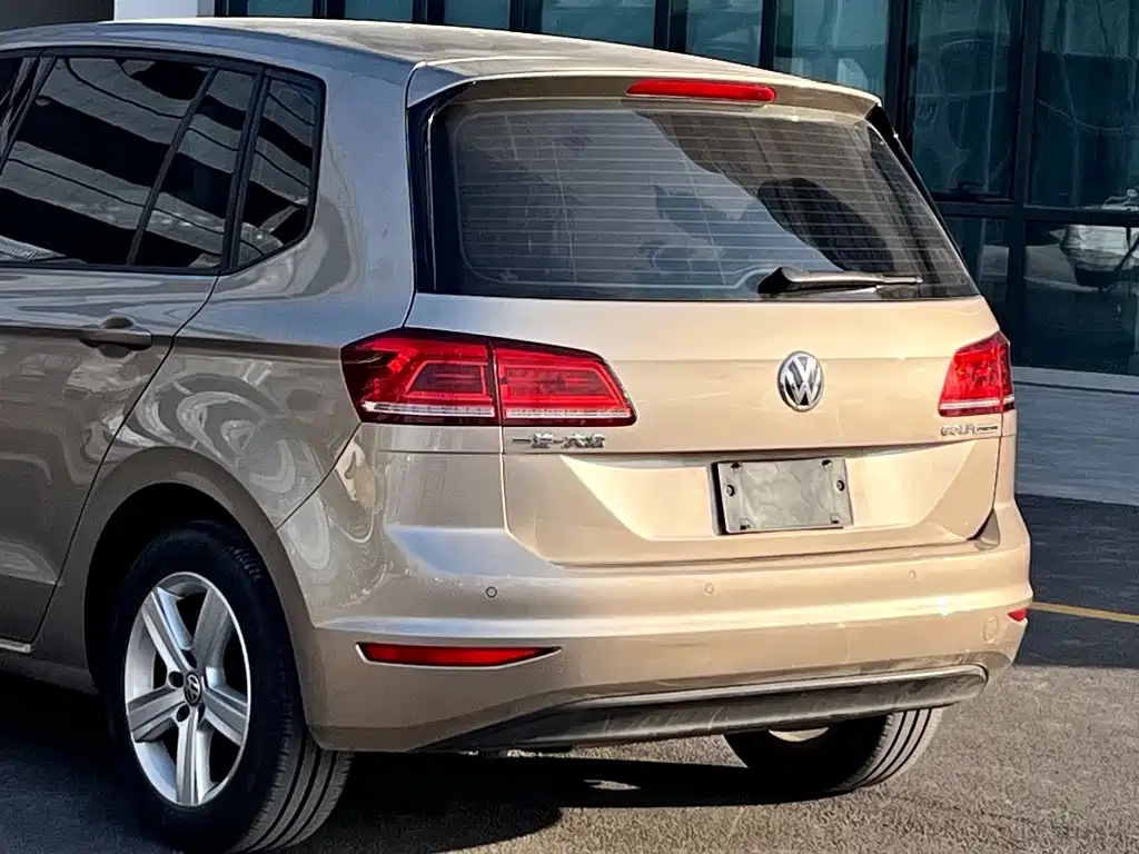 VOLKSWAGEN GOLF*JIAYU