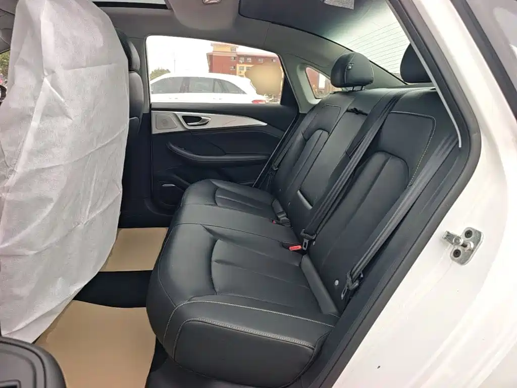 Roewe i6 MAX New Energy — миниатюра 17