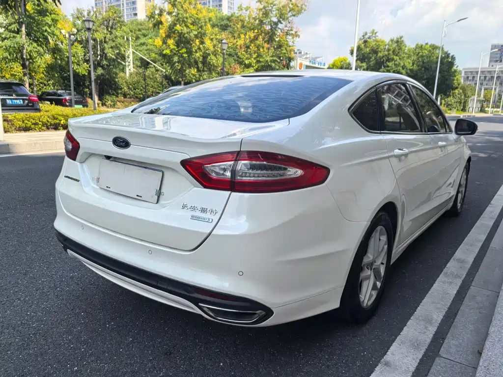Ford Mondeo — миниатюра 6