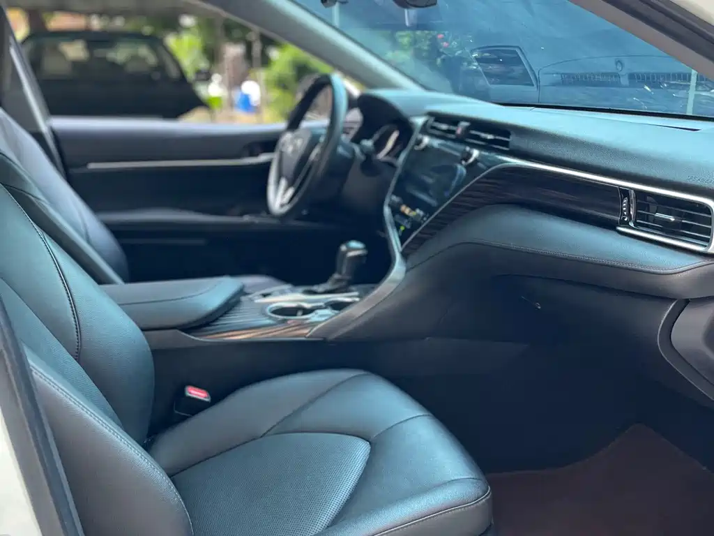 Toyota Camry — миниатюра 14