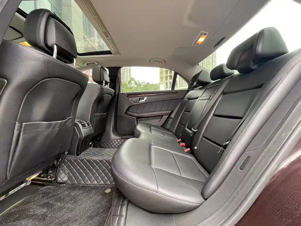 Mercedes-Benz E-Class — миниатюра 6