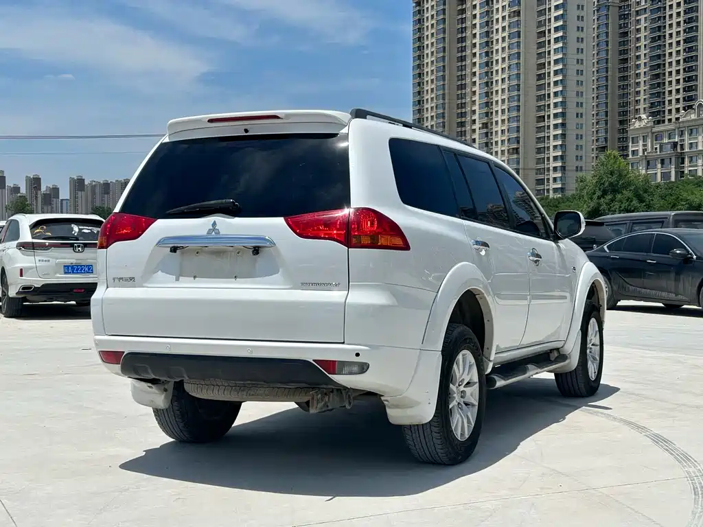 Mitsubishi Pajero Sport — миниатюра 9