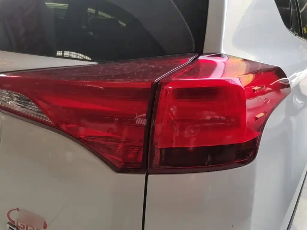 Toyota RAV4 — миниатюра 8