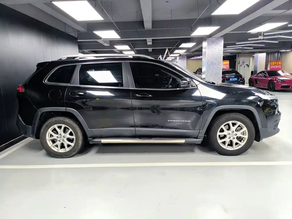 Jeep Cherokee — миниатюра 4