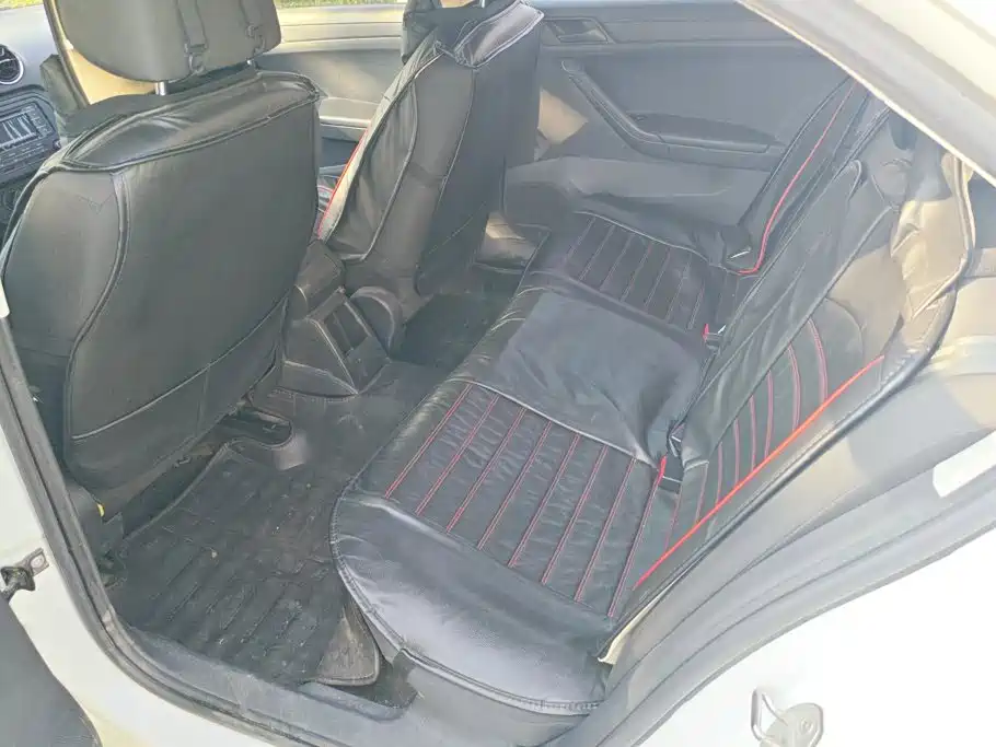 Volkswagen Jetta — миниатюра 11