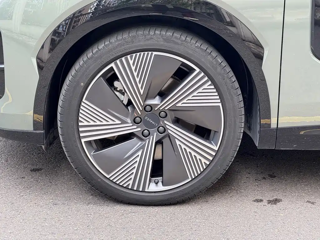Lynk & Co 08 EM-P 2023 220km Halo