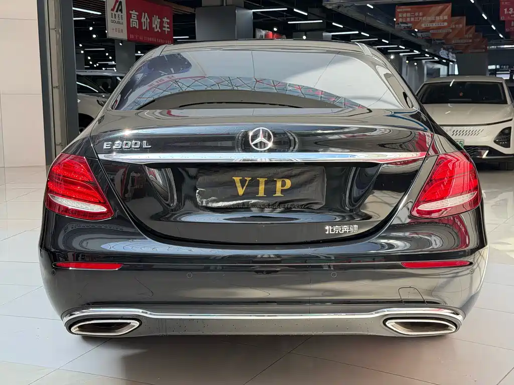 Mercedes-Benz E-Class — миниатюра 9