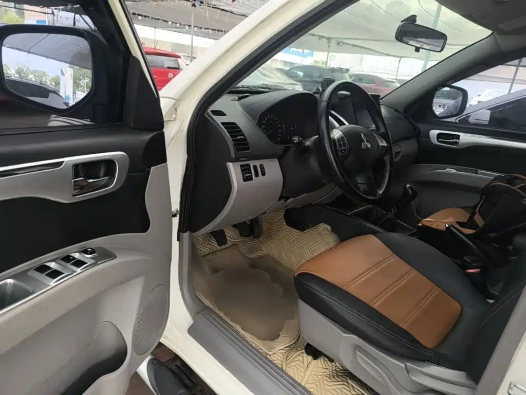 Mitsubishi Pajero Sport — миниатюра 16
