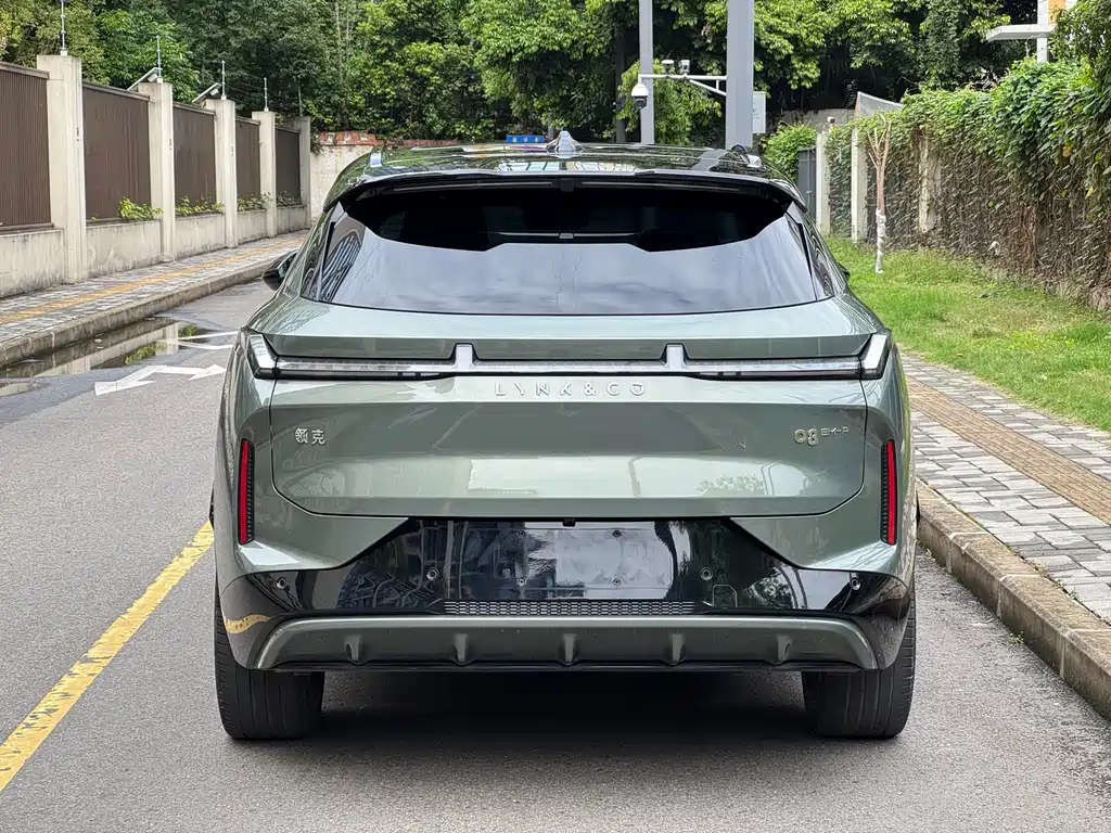 Lynk & Co 08 EM-P 2023 220km Halo