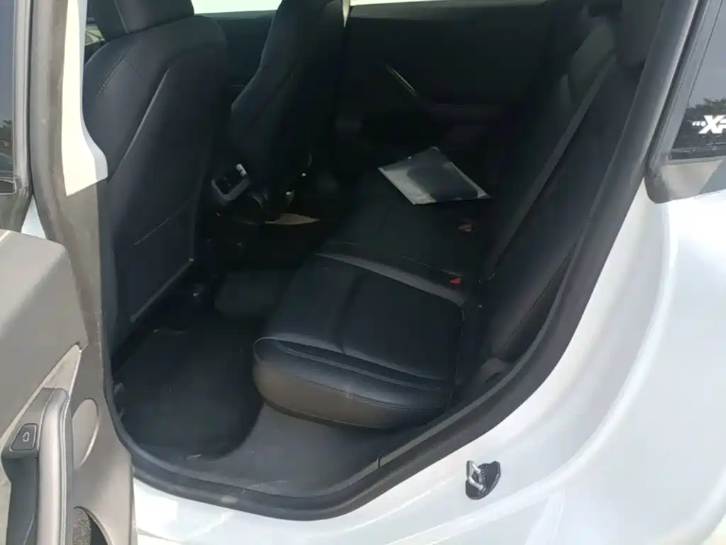 Tesla Model Y — миниатюра 17