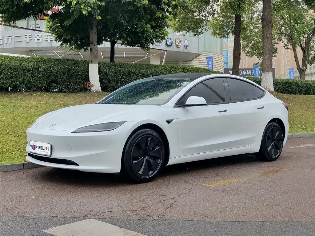Tesla Model 3 2024