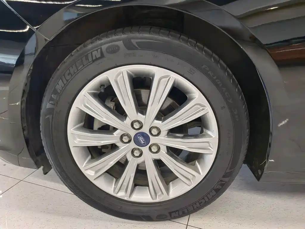 Ford Taurus — миниатюра 15
