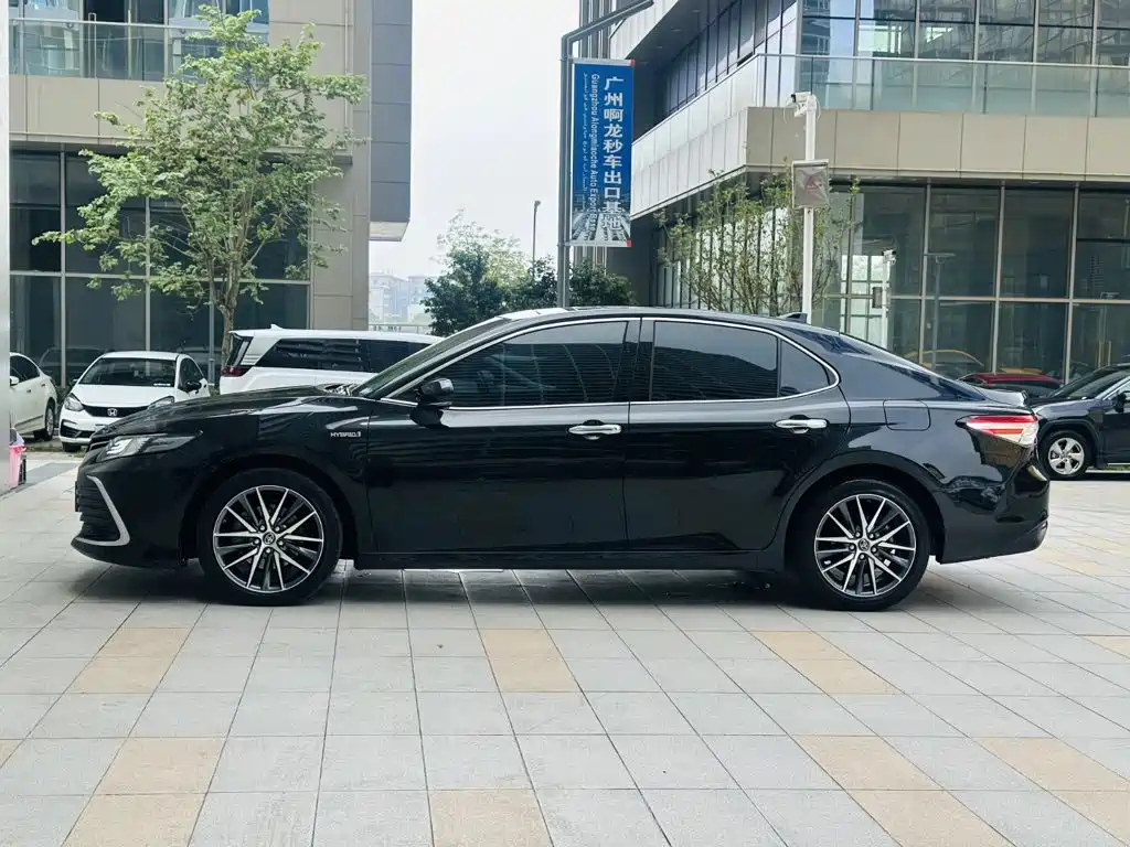 Toyota Camry 2021 2.5HG Luxury