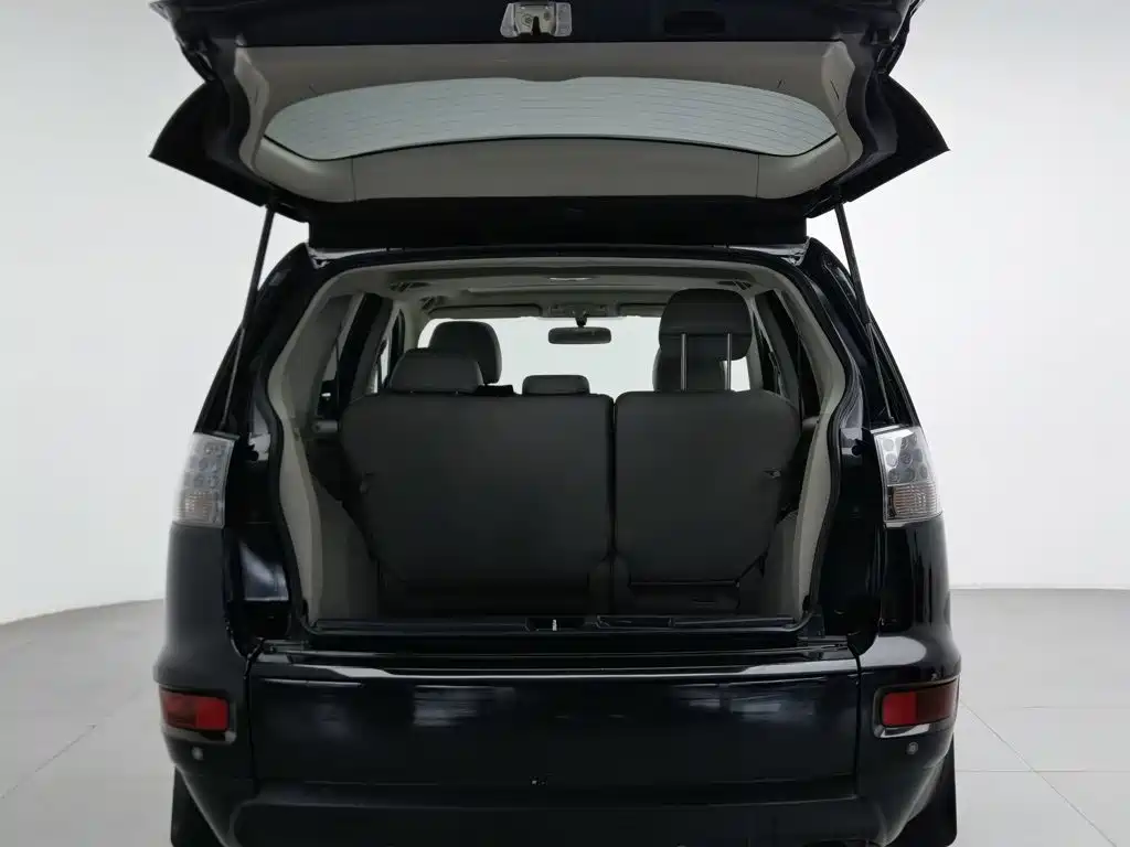 Mitsubishi Outlander (Import) — миниатюра 16