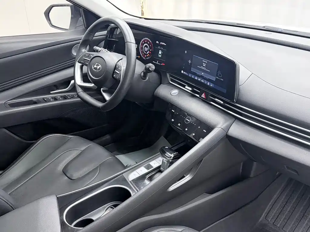 Hyundai Elantra — миниатюра 20