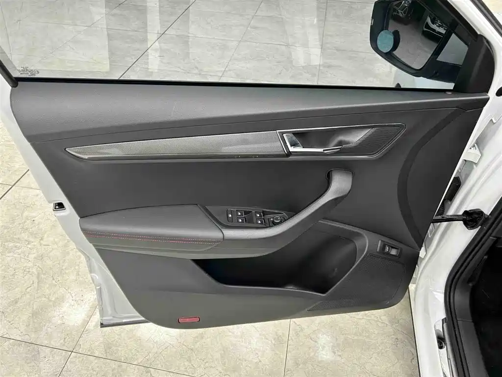 Skoda Karoq 2023 TSI280