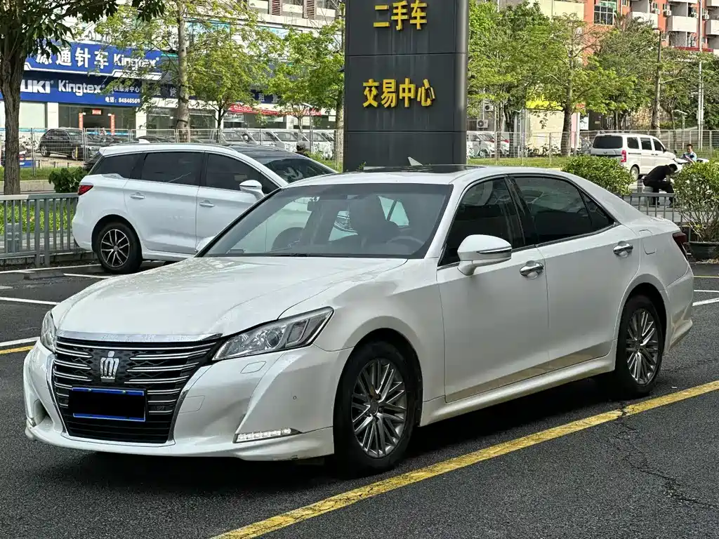 Купить Toyota Crown