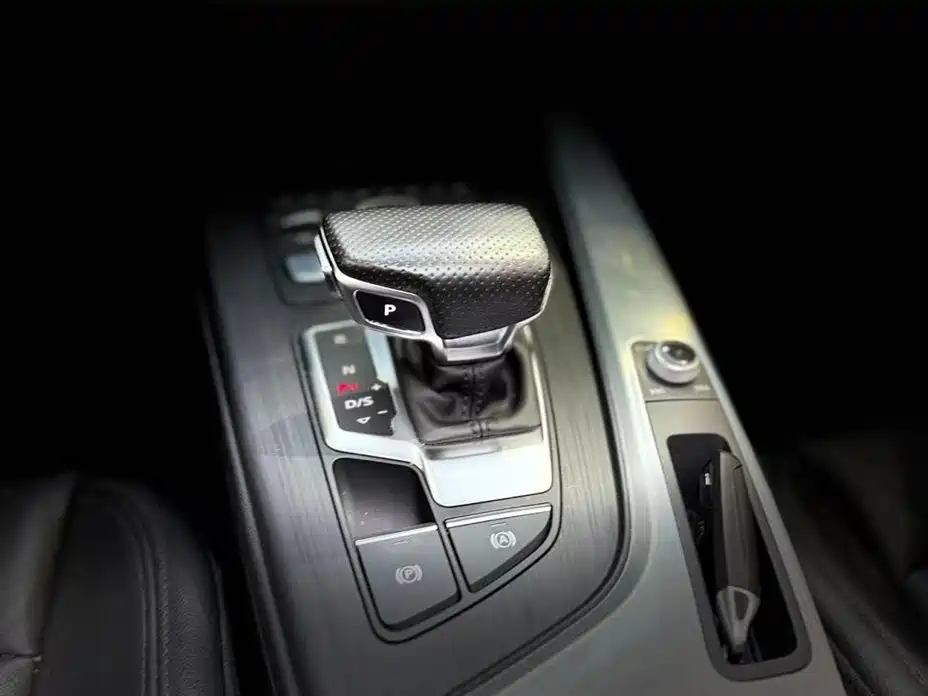 Audi A4L 2019 40 TFSI Fashion V