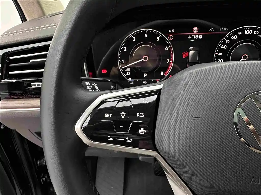 Volkswagen Touareg — миниатюра 25