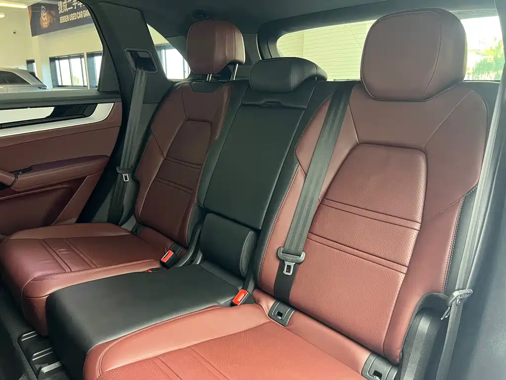 Porsche Cayenne — миниатюра 16