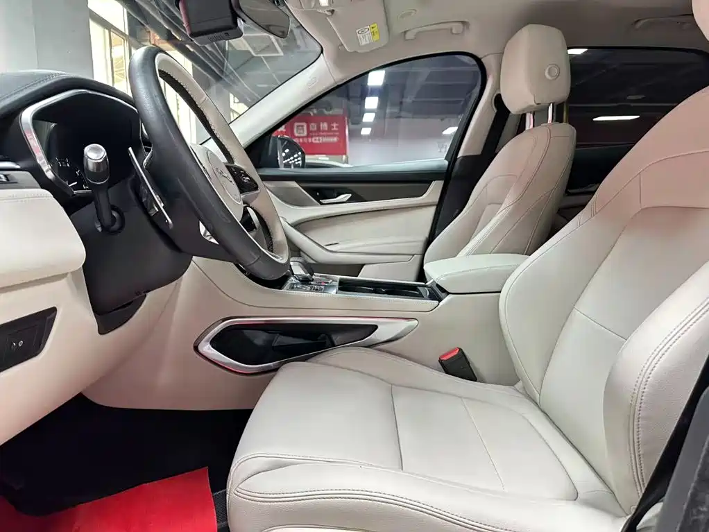 Jaguar F-PACE — миниатюра 8