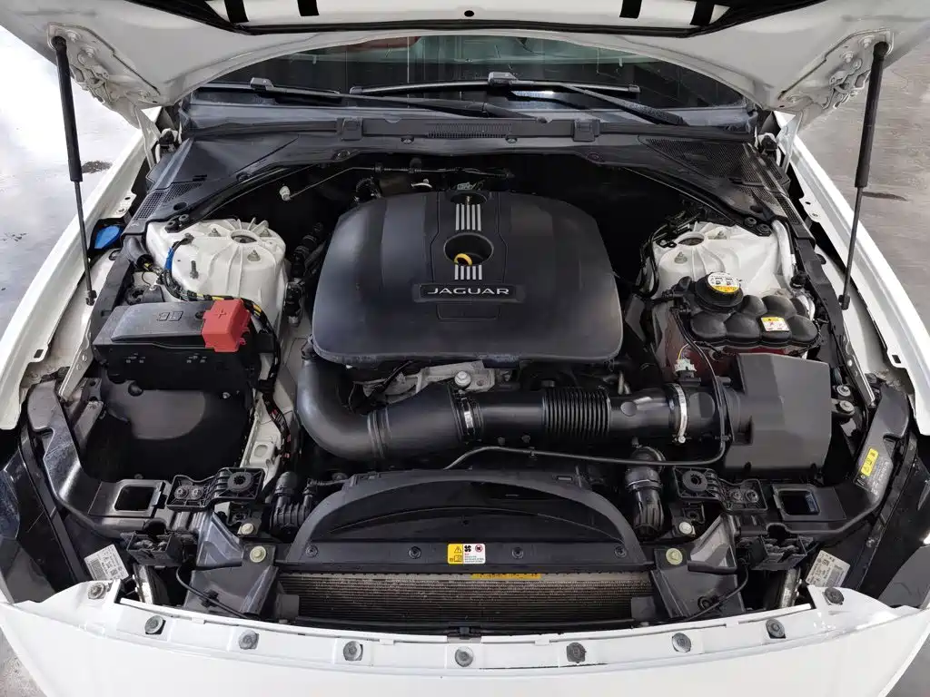 Jaguar XE — миниатюра 6