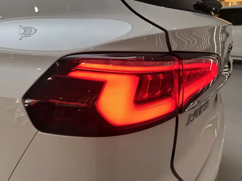 Roewe RX5 MAX — миниатюра 31