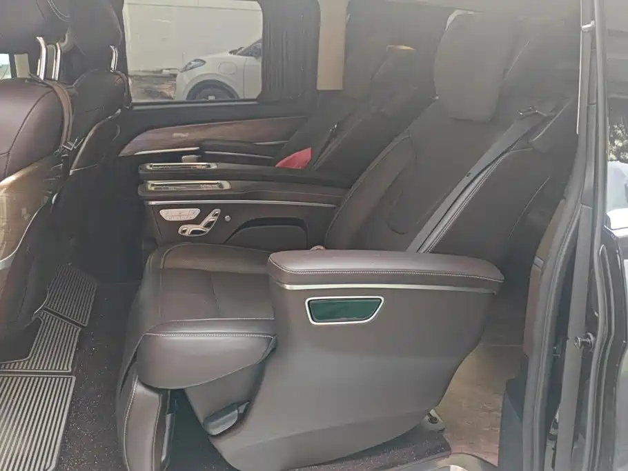 Mercedes-Benz V-Class — миниатюра 11