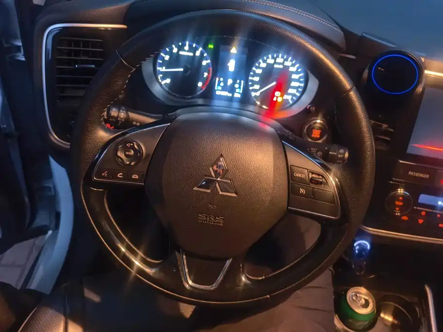 Mitsubishi Outlander — миниатюра 15